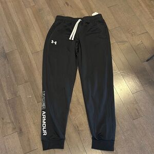 Under Armour Black Sweatpants with Drawstring and Tapered Fit